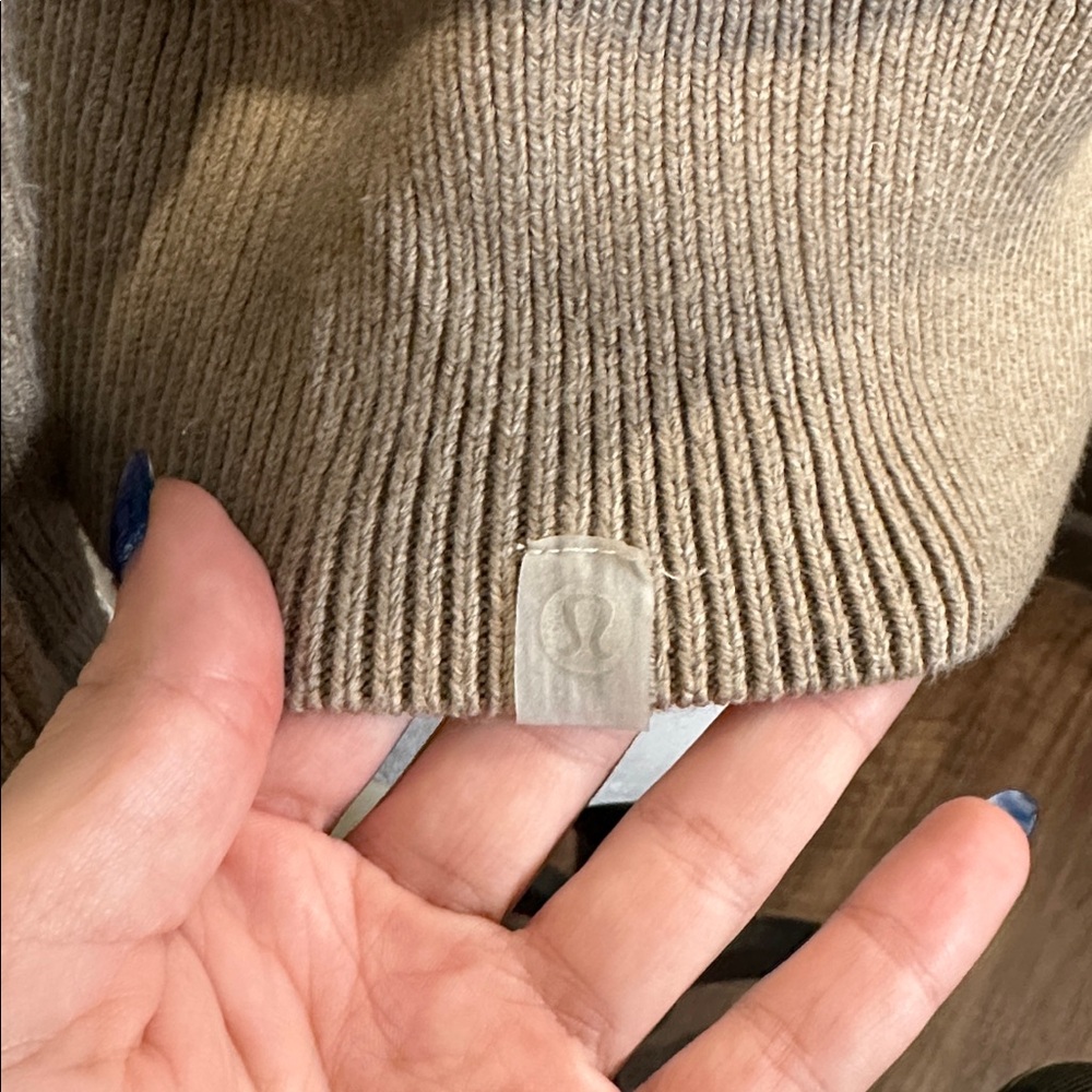 Lululemon‎ Collared Merino Wool-Blend Sweater - Picture 7 of 8